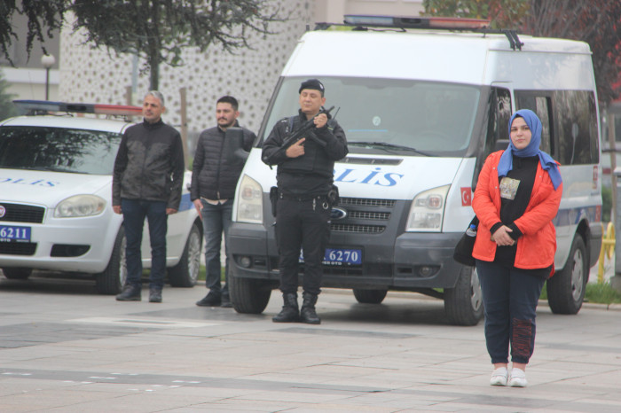 09.05 geçe sirenler çaldı Düzce’de sirenlerin çalmasıyla hayat durdu