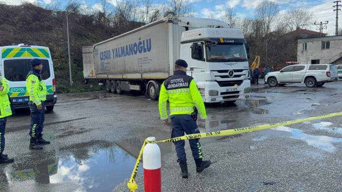 Park halindeki tırın dorsesinde ölü bulundu