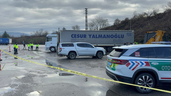 Park halindeki tırın dorsesinde ölü bulundu