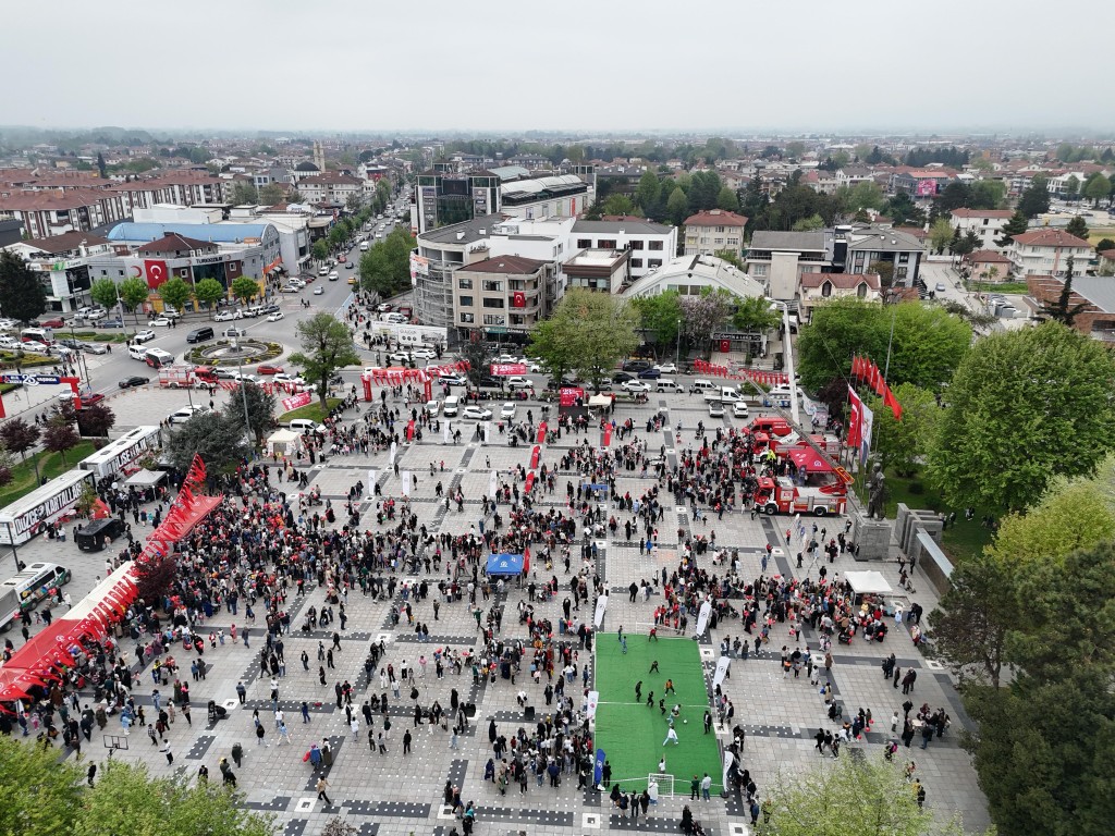 23 Nisan’ın coşkusu Düzce’de gün boyu yaşandı.