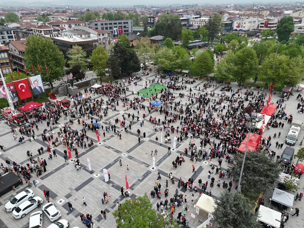 23 Nisan’ın coşkusu Düzce’de gün boyu yaşandı.