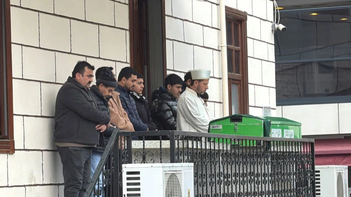 Kadın son yolculuğuna uğurlandı