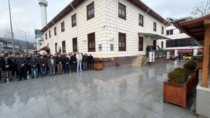 Kadın son yolculuğuna uğurlandı