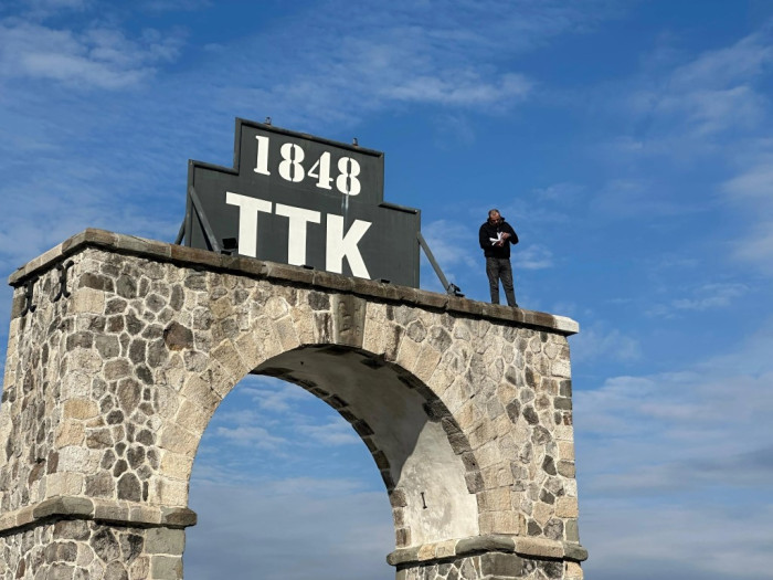 Şarjörene çıkarak intihara teşebbüs etti!