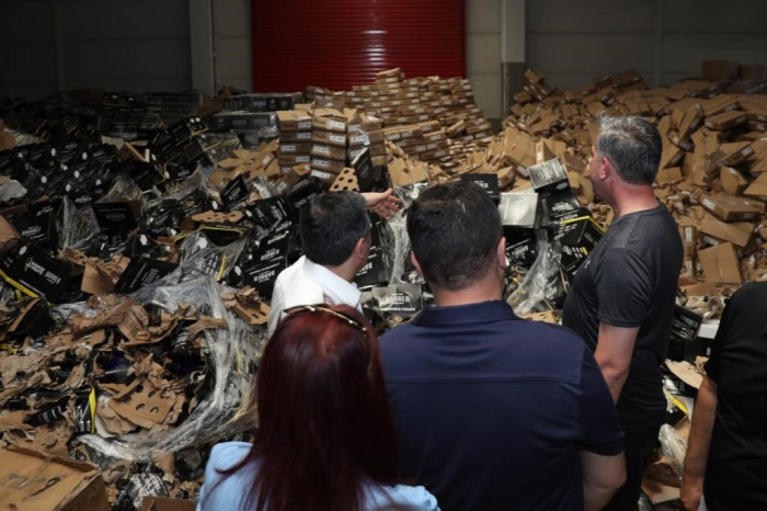 Ağır hasar alan fabrika Kolonya fabrikası yeniden üretime başladı