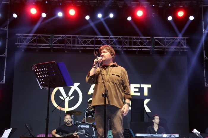 Cumayeri'nde Ahmet Şafak ve Kıraç Konserleri