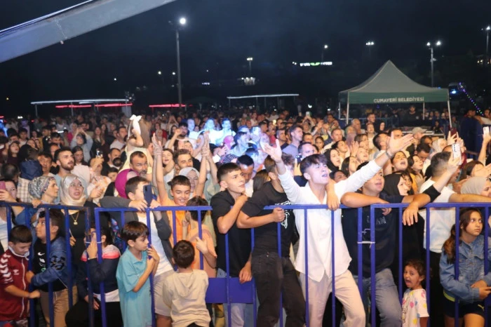 Cumayeri'nde Ahmet Şafak ve Kıraç Konserleri