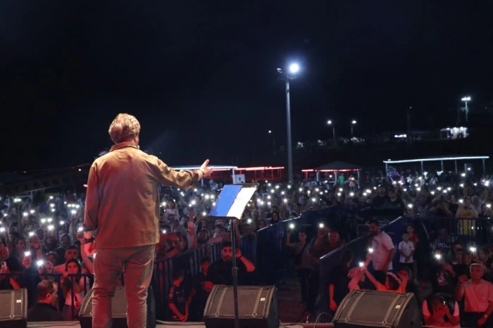 Cumayeri'nde Ahmet Şafak ve Kıraç Konserleri
