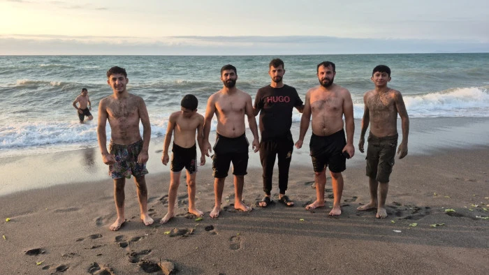 Çocuklar Dalgalarla Coştu: Akçakoca Deniz Keyfi