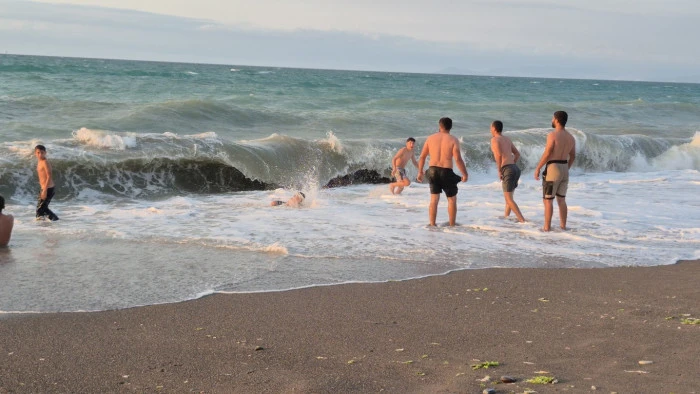 Çocuklar Dalgalarla Coştu: Akçakoca Deniz Keyfi