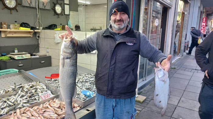 Akçakoca'da balıkçıların ağları doldu, 9 kiloluk levrek yakalandı