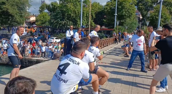 Akçakoca'da yağlı direk yarışması