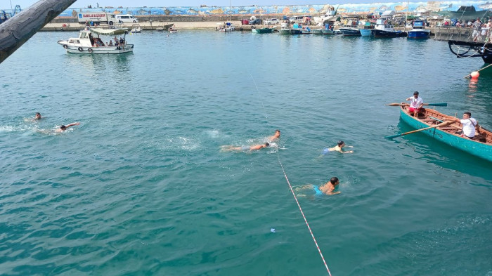 Akçakoca'da yağlı direk yarışması