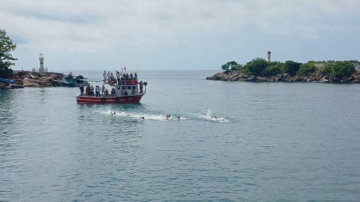 Akçakoca'da yağlı direk yarışması