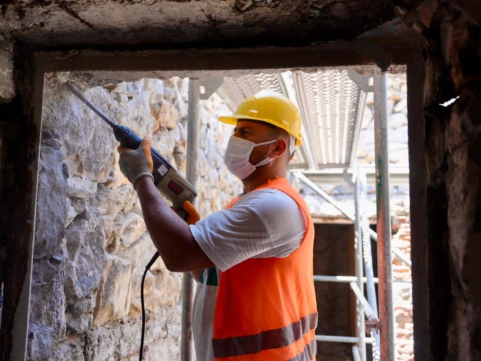 TARİHİ YAPIDA RESTORASYON &Ccedil;ALIŞMALARI HIZ KESMEDEN S&Uuml;R&Uuml;YOR