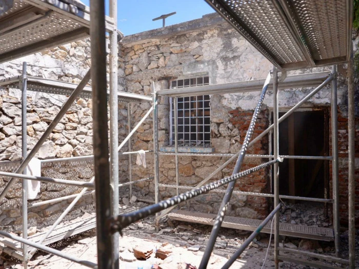 TARİHİ YAPIDA RESTORASYON &Ccedil;ALIŞMALARI HIZ KESMEDEN S&Uuml;R&Uuml;YOR