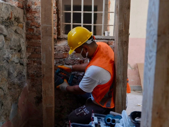 TARİHİ YAPIDA RESTORASYON &Ccedil;ALIŞMALARI HIZ KESMEDEN S&Uuml;R&Uuml;YOR