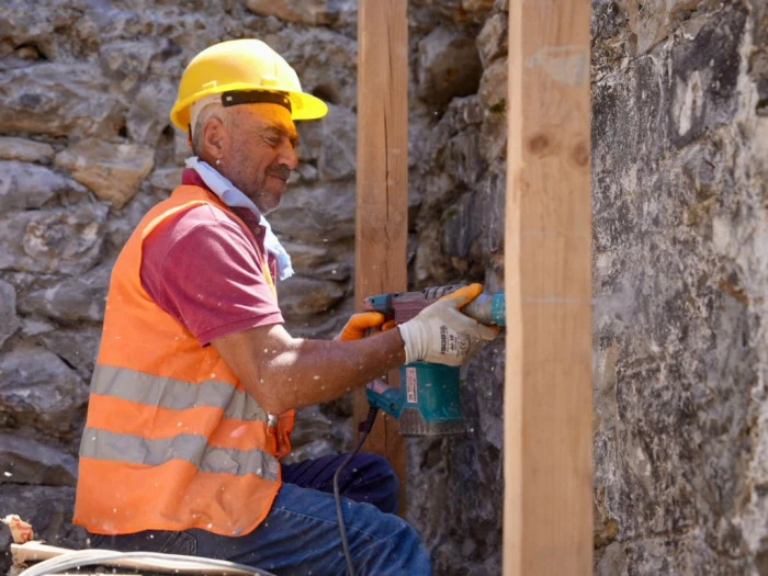 TARİHİ YAPIDA RESTORASYON &Ccedil;ALIŞMALARI HIZ KESMEDEN S&Uuml;R&Uuml;YOR