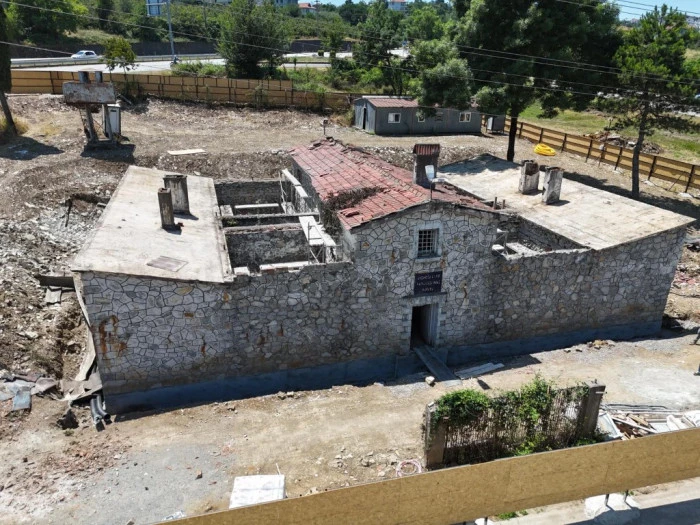 TARİHİ YAPIDA RESTORASYON &Ccedil;ALIŞMALARI HIZ KESMEDEN S&Uuml;R&Uuml;YOR