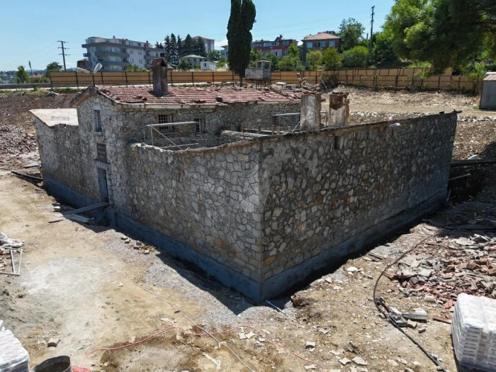 TARİHİ YAPIDA RESTORASYON &Ccedil;ALIŞMALARI HIZ KESMEDEN S&Uuml;R&Uuml;YOR