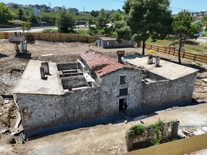 TARİHİ YAPIDA RESTORASYON &Ccedil;ALIŞMALARI HIZ KESMEDEN S&Uuml;R&Uuml;YOR