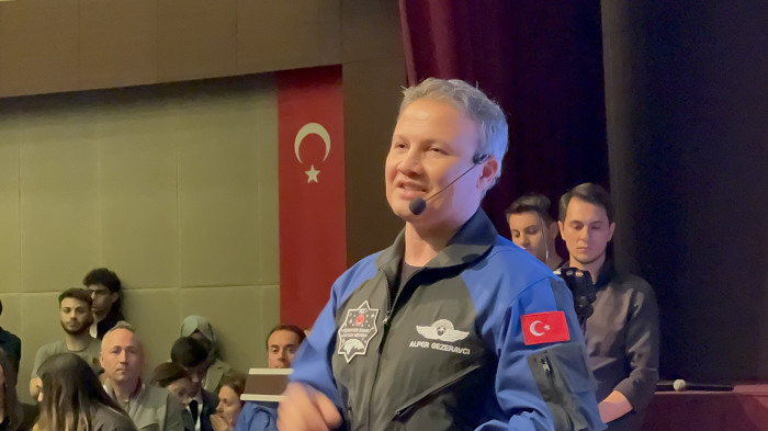 Alper Gezeravcı Düzce’de gençlerle buluştu