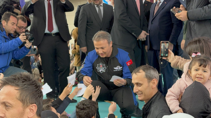 Alper Gezeravcı Düzce’de gençlerle buluştu