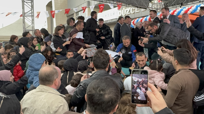 Alper Gezeravcı Düzce’de gençlerle buluştu