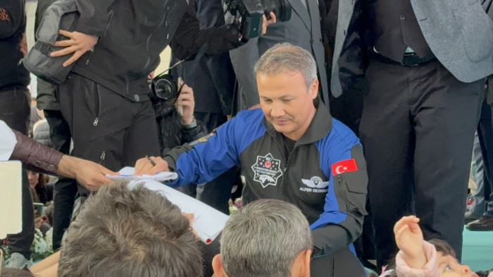 Alper Gezeravcı Düzce’de gençlerle buluştu
