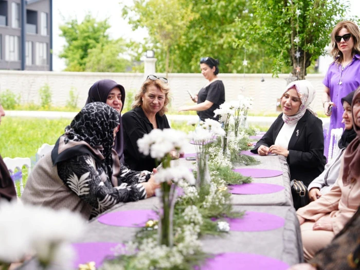 Alzheimer Hastaları Gündüz Bakım Merkezi'nde Anneler Günü etkinliği düzenledi