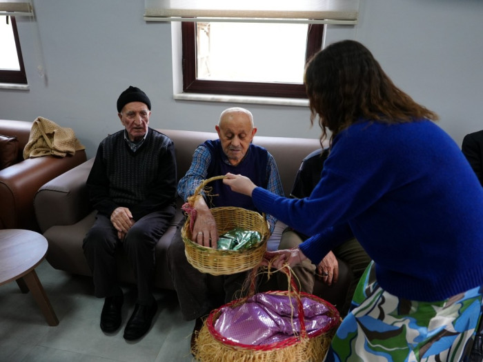 Bir ziyaret de çocuklardan