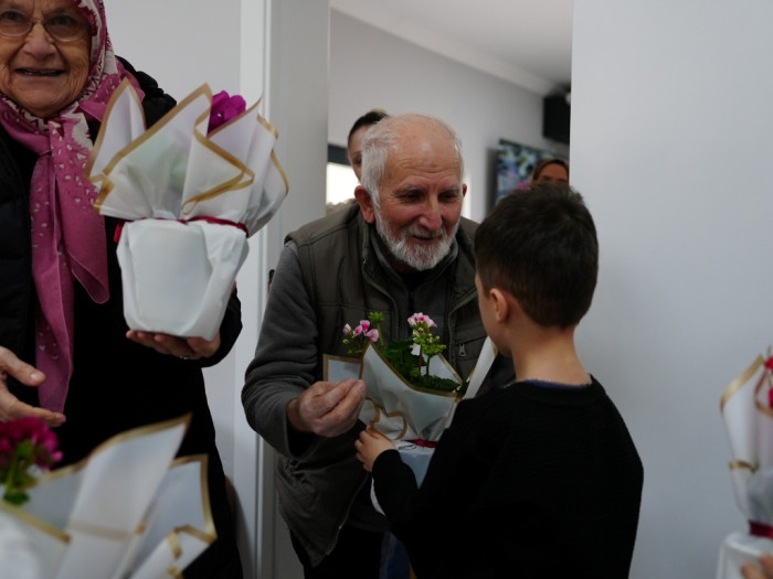 Bir ziyaret de çocuklardan