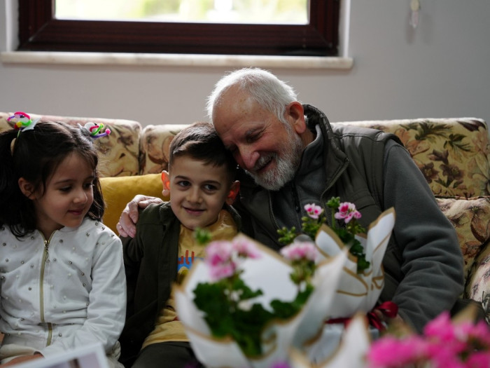 Bir ziyaret de çocuklardan