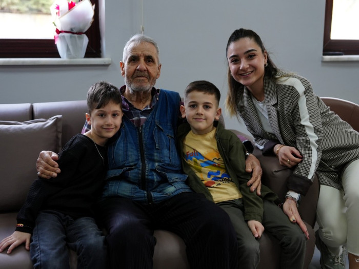 Bir ziyaret de çocuklardan
