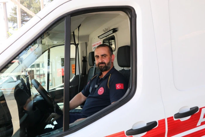 Ambulans Şof&ouml;r&uuml;n&uuml;n &Ouml;zverili Davranışı