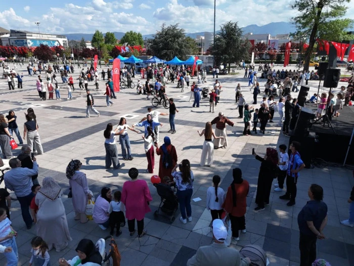 Belediye bandosu etkinliklere renk kattı