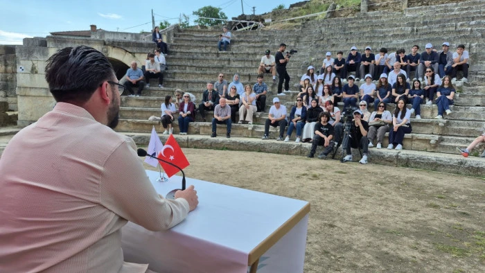 Antik tiyatroda gladyat&ouml;r izleri