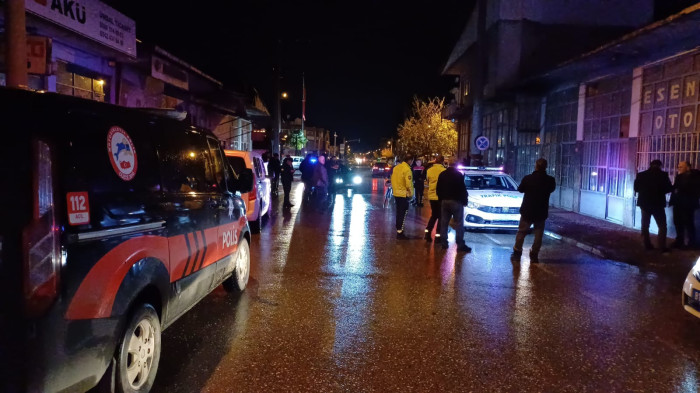 Aranan şahıs polisin üzerine araç sürüp kaçtı