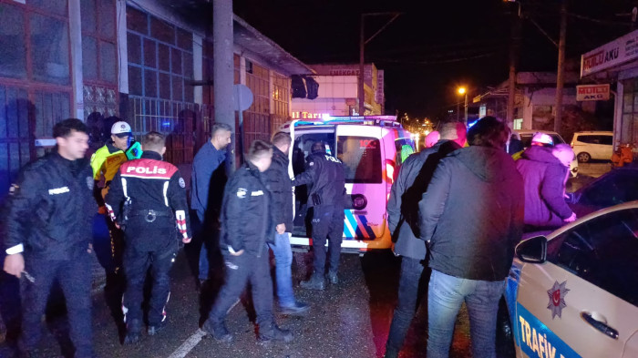 Aranan şahıs polisin üzerine araç sürüp kaçtı