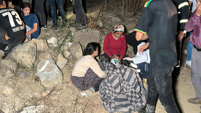 Fındık işçilerini taşıyan traktör şarampole uçtu