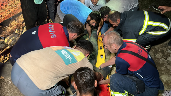Fındık işçilerini taşıyan traktör şarampole uçtu