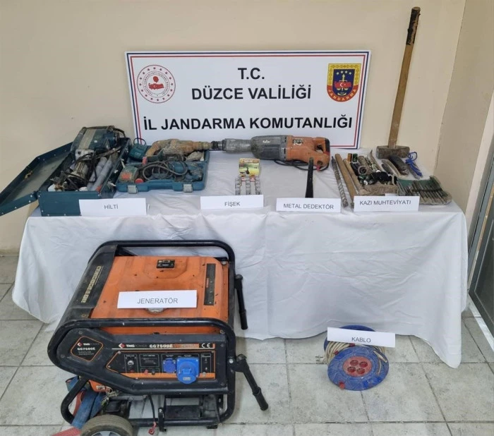 Kaçak elektronik, tütün, sigara ve kazı malzemesi ele geçirildi