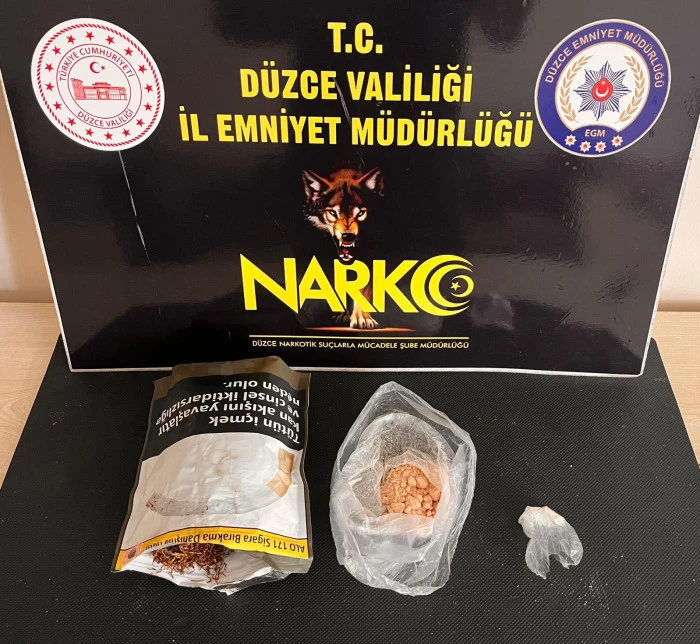 Uyuşturucu satan 2 kişi tutuklandı