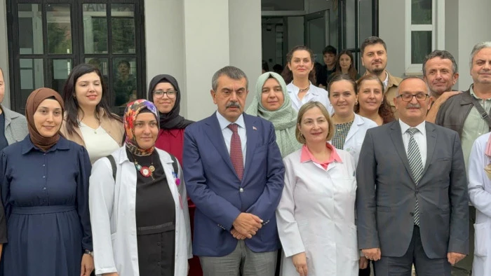 Milli Eğitim Bakanı Tekin'den D&uuml;zce'de habersiz okul ziyareti