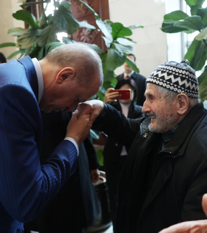 Erdoğan'dan Baston Hediyesi Necati Yılmaz'a