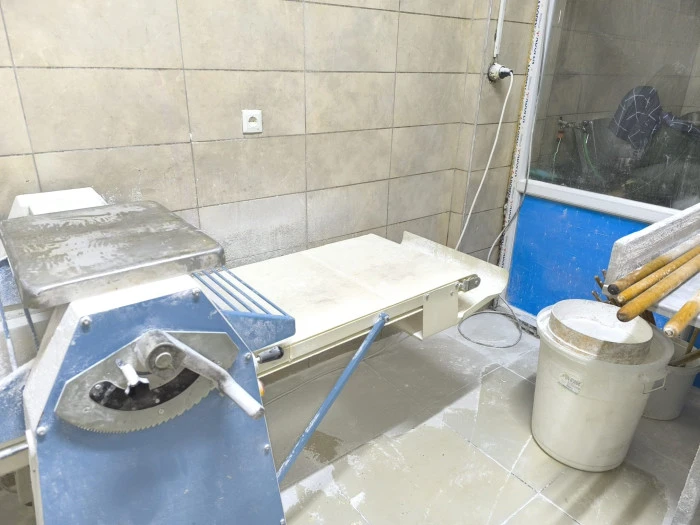 &Uuml;retim alanının &ccedil;&ouml;pl&uuml;ğe d&ouml;nd&uuml;ğ&uuml;, &ccedil;alışanların hijyensiz &ccedil;alıştığı işletme m&uuml;h&uuml;rlendi