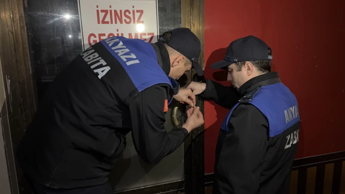 &Uuml;retim alanının &ccedil;&ouml;pl&uuml;ğe d&ouml;nd&uuml;ğ&uuml;, &ccedil;alışanların hijyensiz &ccedil;alıştığı işletme m&uuml;h&uuml;rlendi