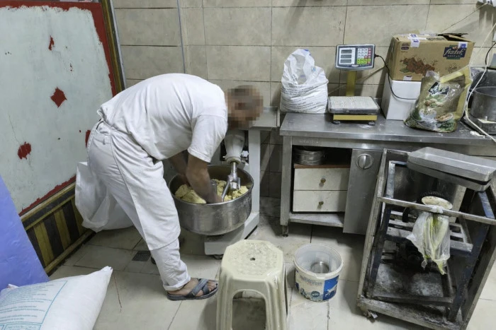 &Uuml;retim alanının &ccedil;&ouml;pl&uuml;ğe d&ouml;nd&uuml;ğ&uuml;, &ccedil;alışanların hijyensiz &ccedil;alıştığı işletme m&uuml;h&uuml;rlendi