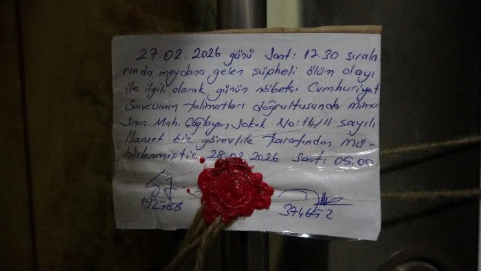 Bilezikleri i&ccedil;in boğazı kesilmiş