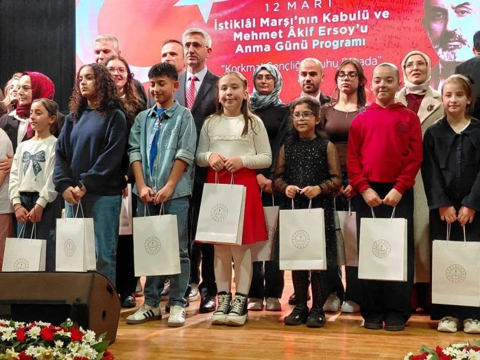 D&uuml;zceli &ouml;ğrenci T&uuml;rkiye &uuml;&ccedil;&uuml;nc&uuml;s&uuml; oldu